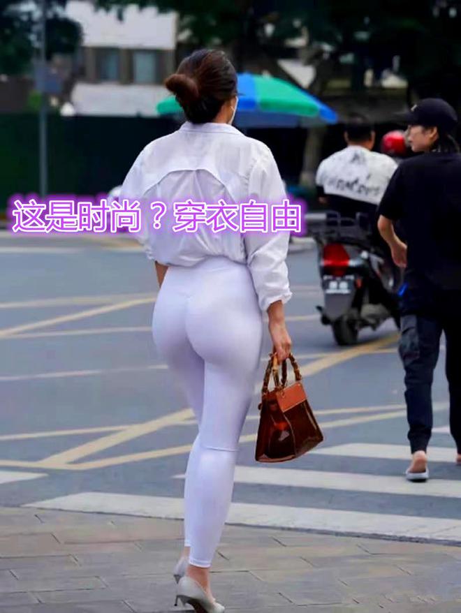 大阳城集团娱乐中年女子穿瑜伽裤逛街路人纷纷侧目网友：这美女的身材绝绝子(图2)