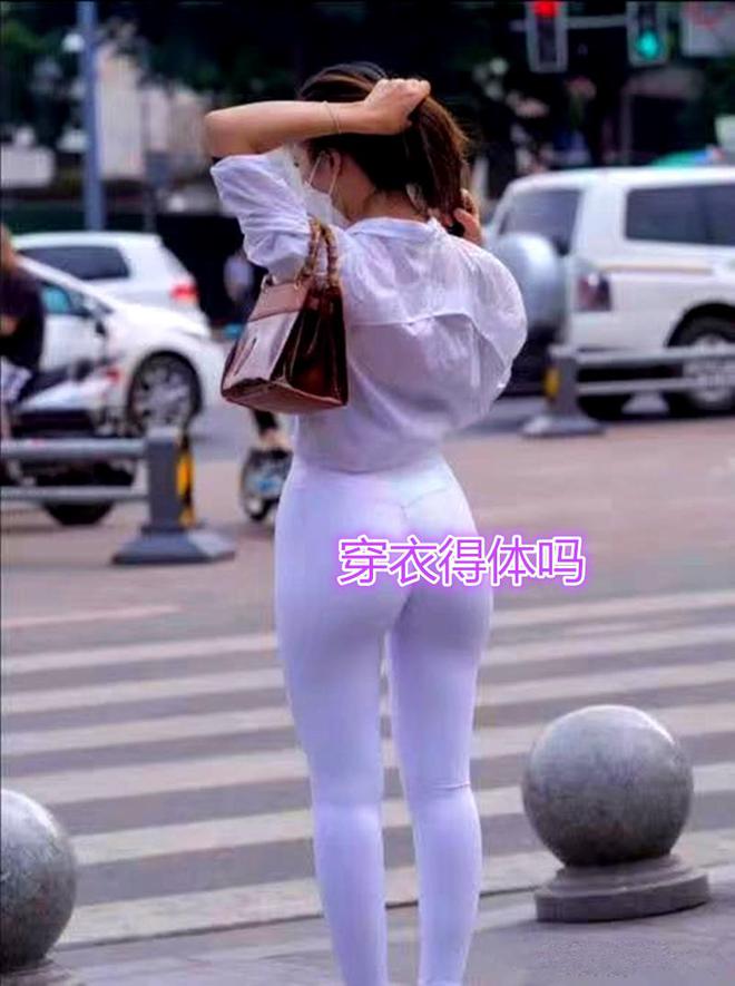 大阳城集团娱乐中年女子穿瑜伽裤逛街路人纷纷侧目网友：这美女的身材绝绝子(图4)