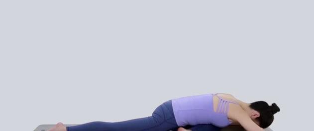 大阳城集团娱乐瑜伽美女热身运动紧身裤显好身材网友：这身材有女人味(图4)