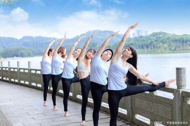 上海学瑜伽教练多少钱现在报名最高可减一千元。(图1)