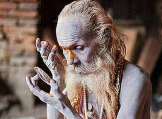 大阳城集团娱乐印度90岁瑜伽大师说自己77年从未进食直到被人偷偷装了监控(图11)