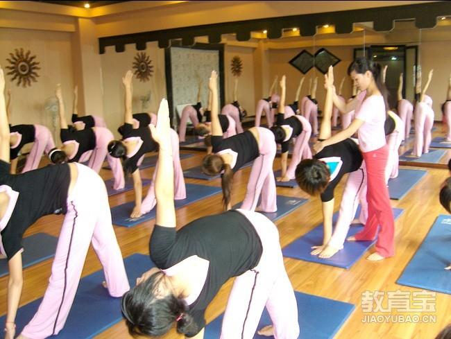 大阳城集团娱乐拍照没有好看的动作瑜伽体式来帮你 瑜伽学习(图1)