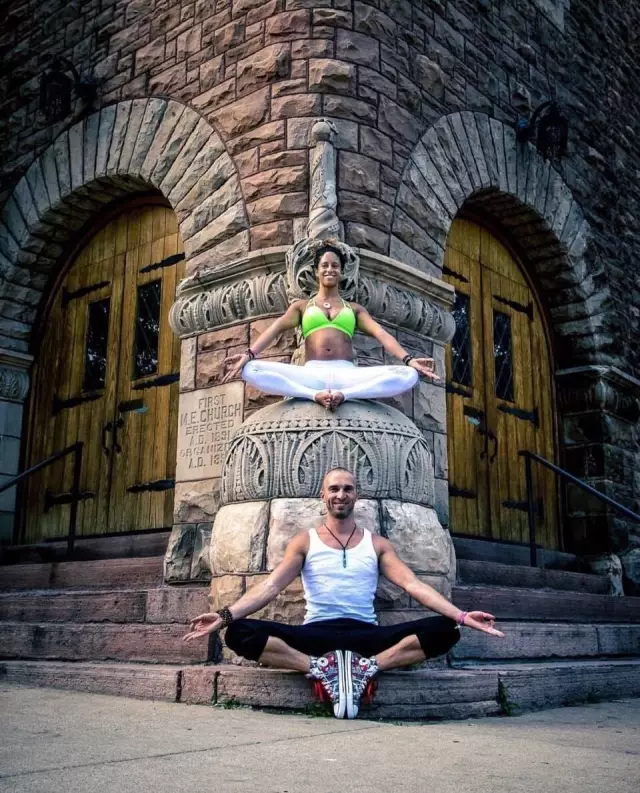 大阳城集团娱乐Get到这10个瑜伽pose你就能秒杀时尚街拍啦！(图7)