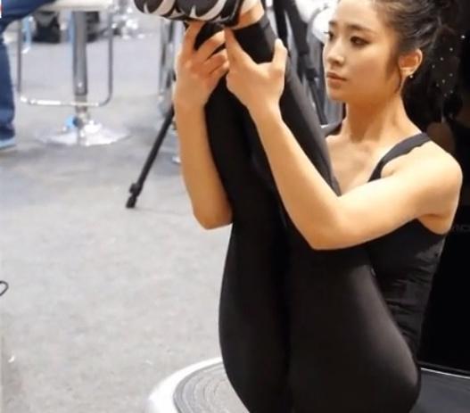 韩国清纯美女长相甜美身材姣好每周坚持练瑜伽(图1)