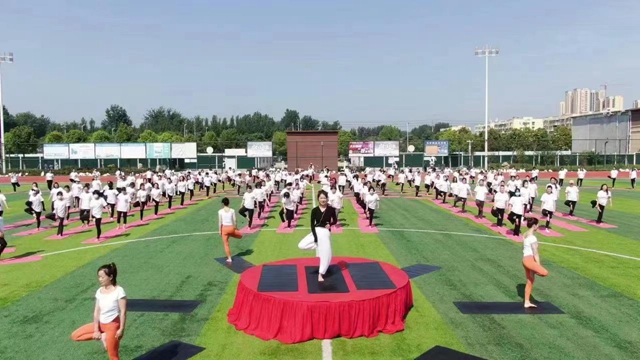 鲁山县举办全民健身瑜伽活动(图1)